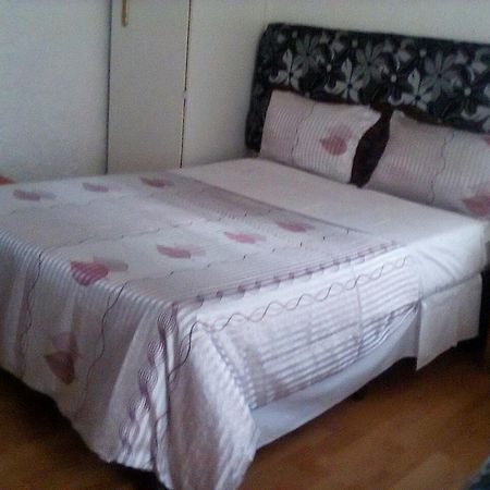 Guest House Macauly Йоханесбург Екстериор снимка