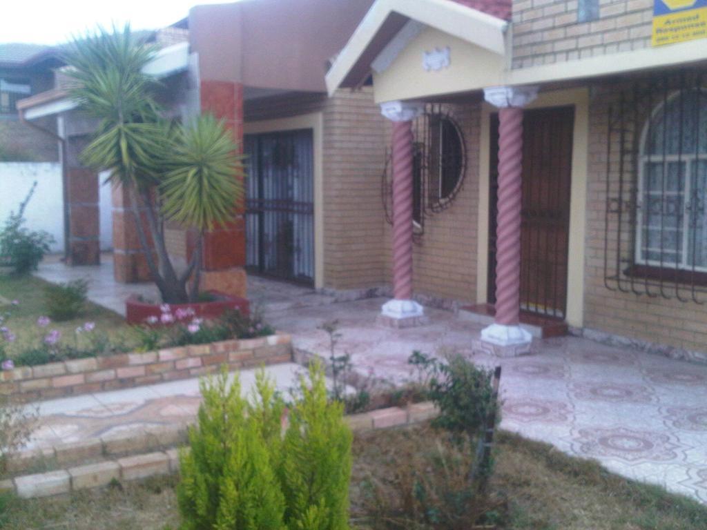 Guest House Macauly Йоханесбург Екстериор снимка