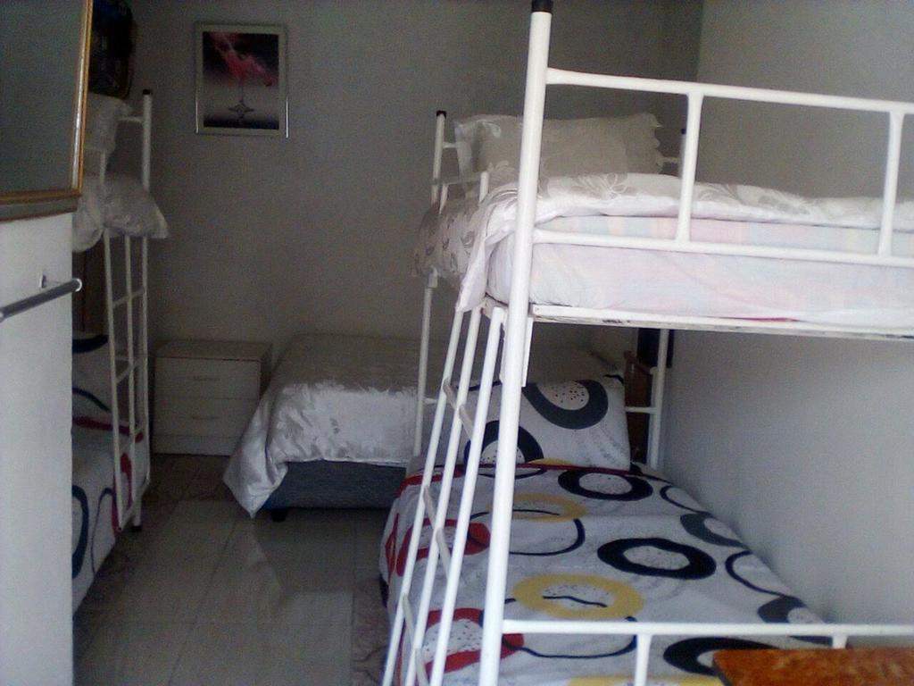 Guest House Macauly Йоханесбург Екстериор снимка